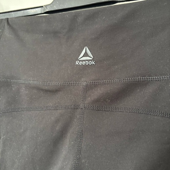 🎉4/30$🎉 Reebok Black Cropped Active Leggings - Size XL - Picture 4 of 5
